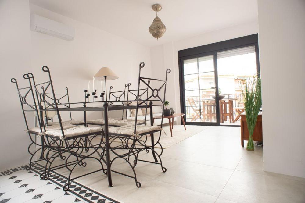 Three Bedroom In Location Appartement